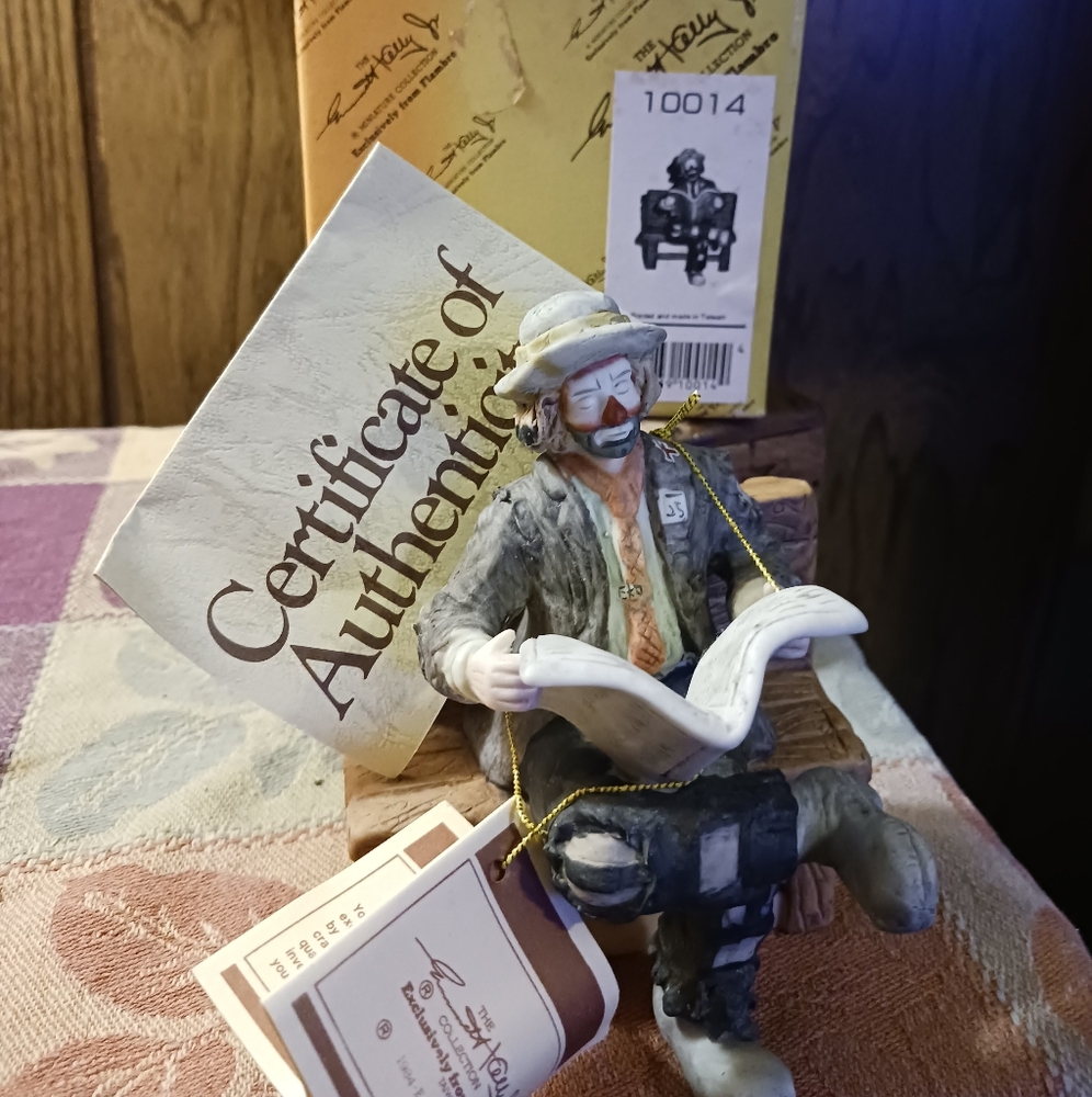 Figurine - Gray and White